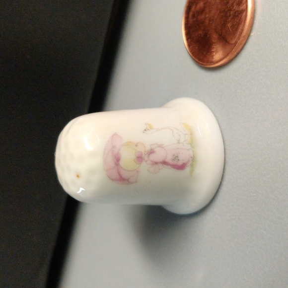 Vintage Precious Moments thimble - Picture 1 of 6